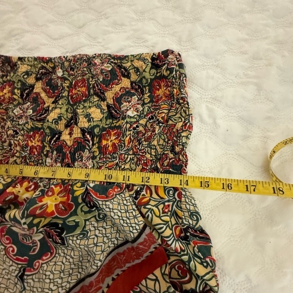 Angie Romper Size Small Beige & earth tones with Floral Print with pockets - Picture 7 of 8